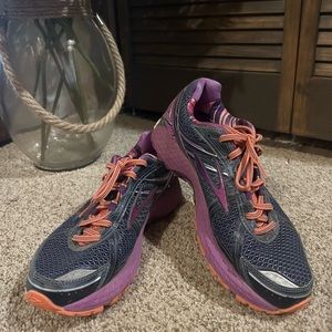 Brooks. Size 9.5.
